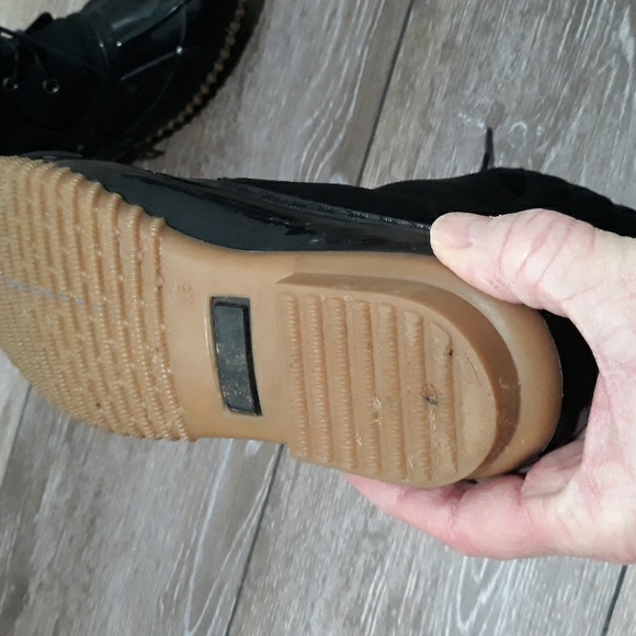 Just Fabulous black nylon and rubber lace up rain boots. Size 7.5 - Picture 5 of 9